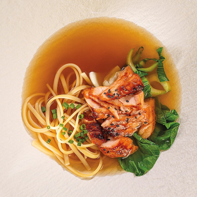 Orientalny bulion / łosoś / makaron Asian Noodles